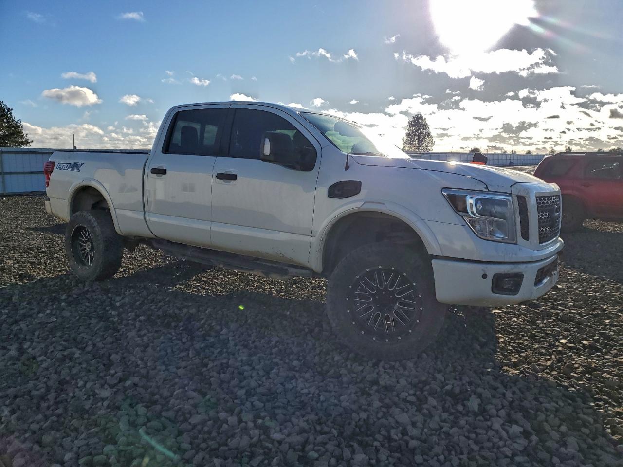 2018 NISSAN TITAN XD SL photo 4