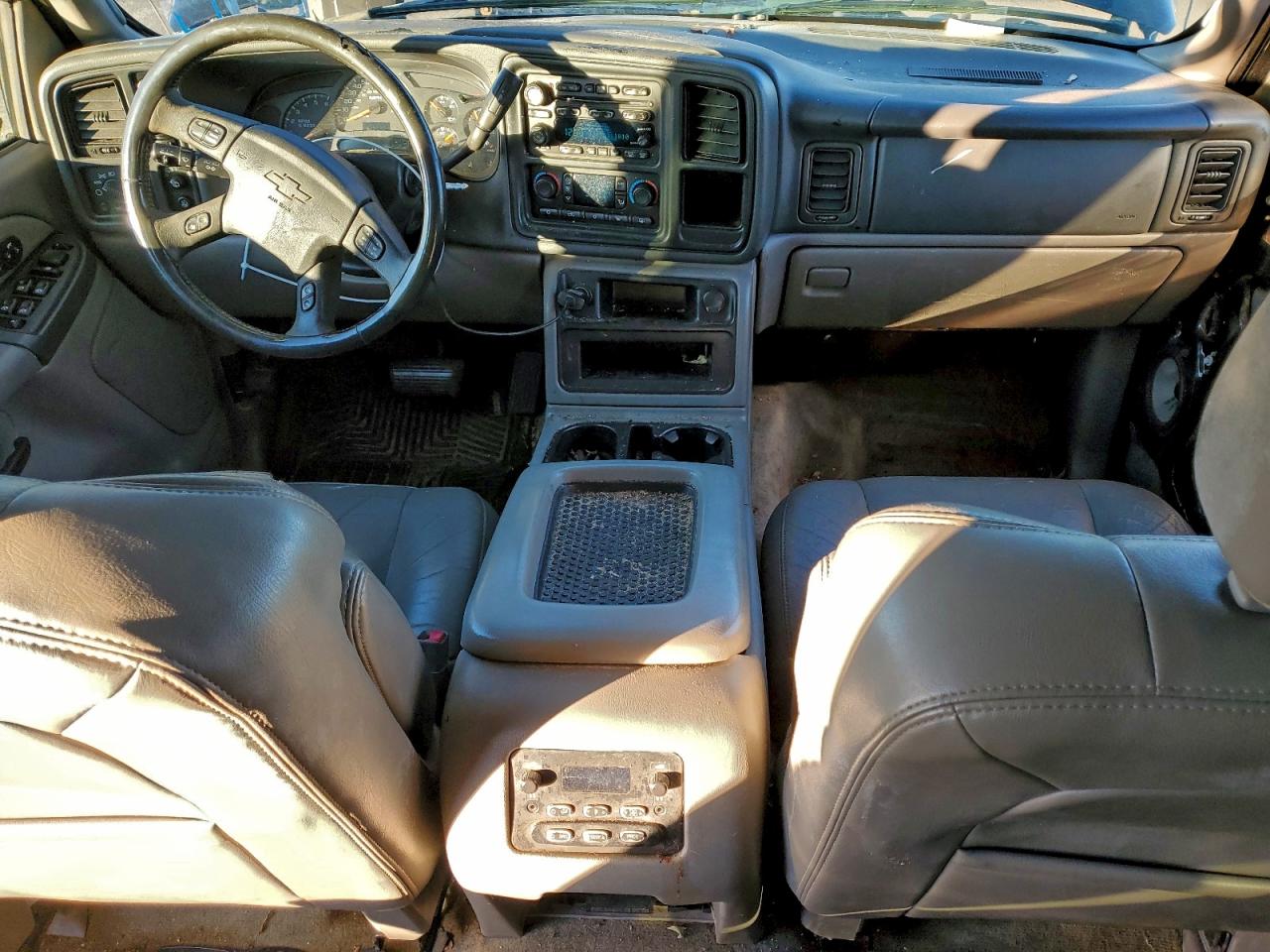 2004 CHEVROLET SUBURBAN K1500 photo 8