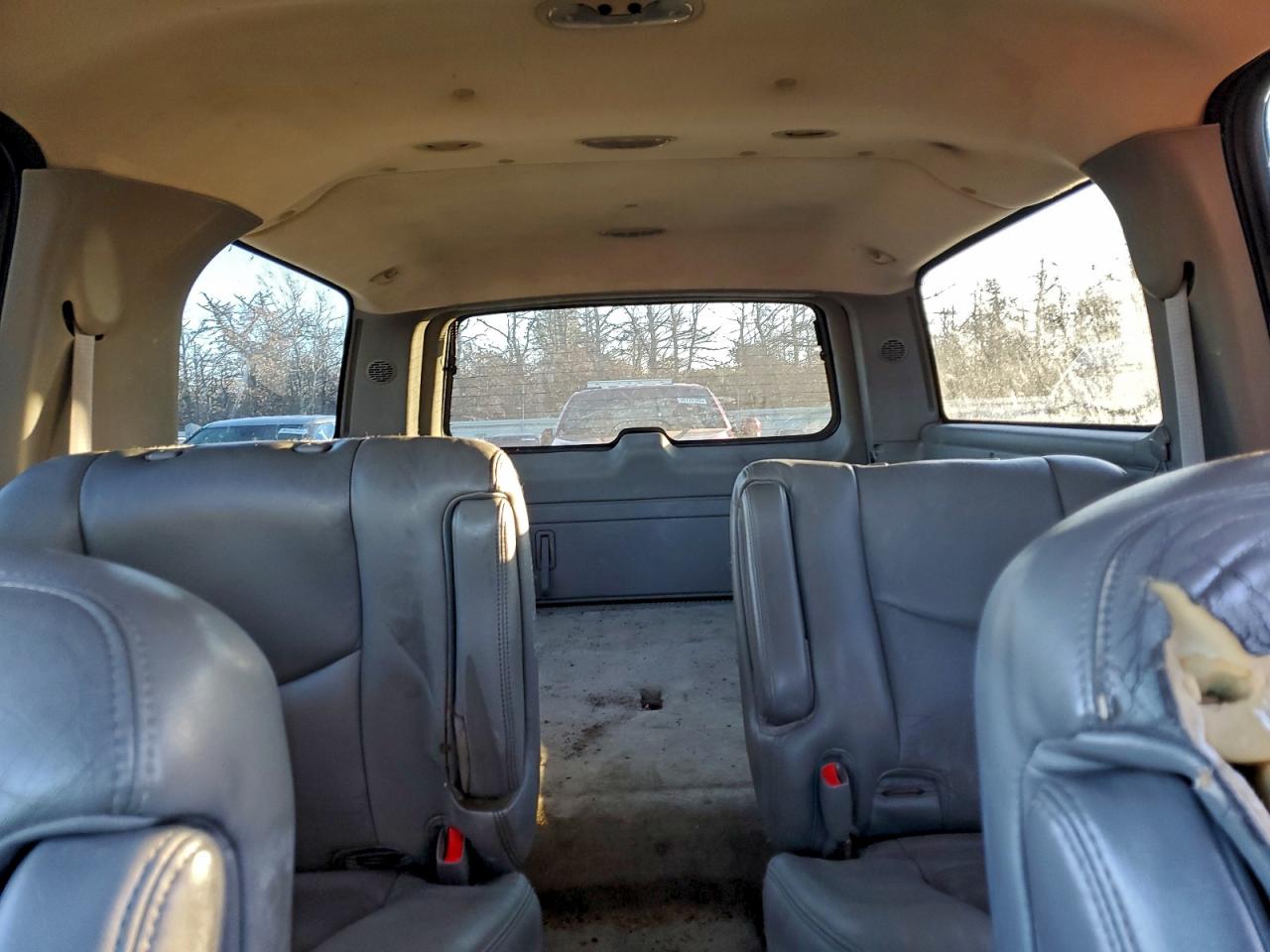 2004 CHEVROLET SUBURBAN K1500 photo 10