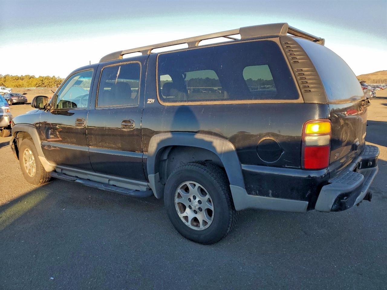 2004 CHEVROLET SUBURBAN K1500 photo 2