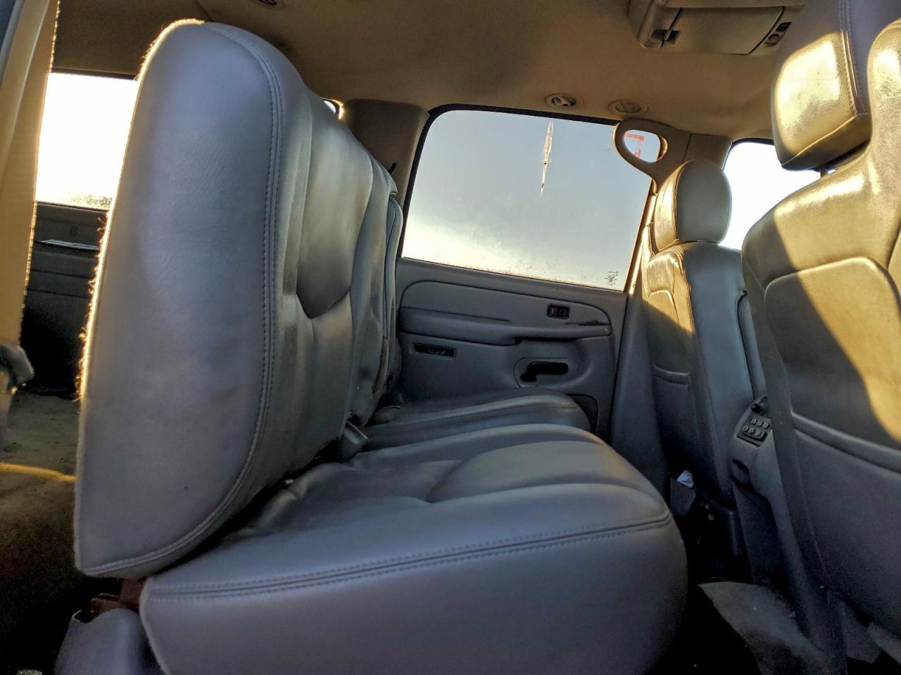 2004 CHEVROLET SUBURBAN K1500 photo 11