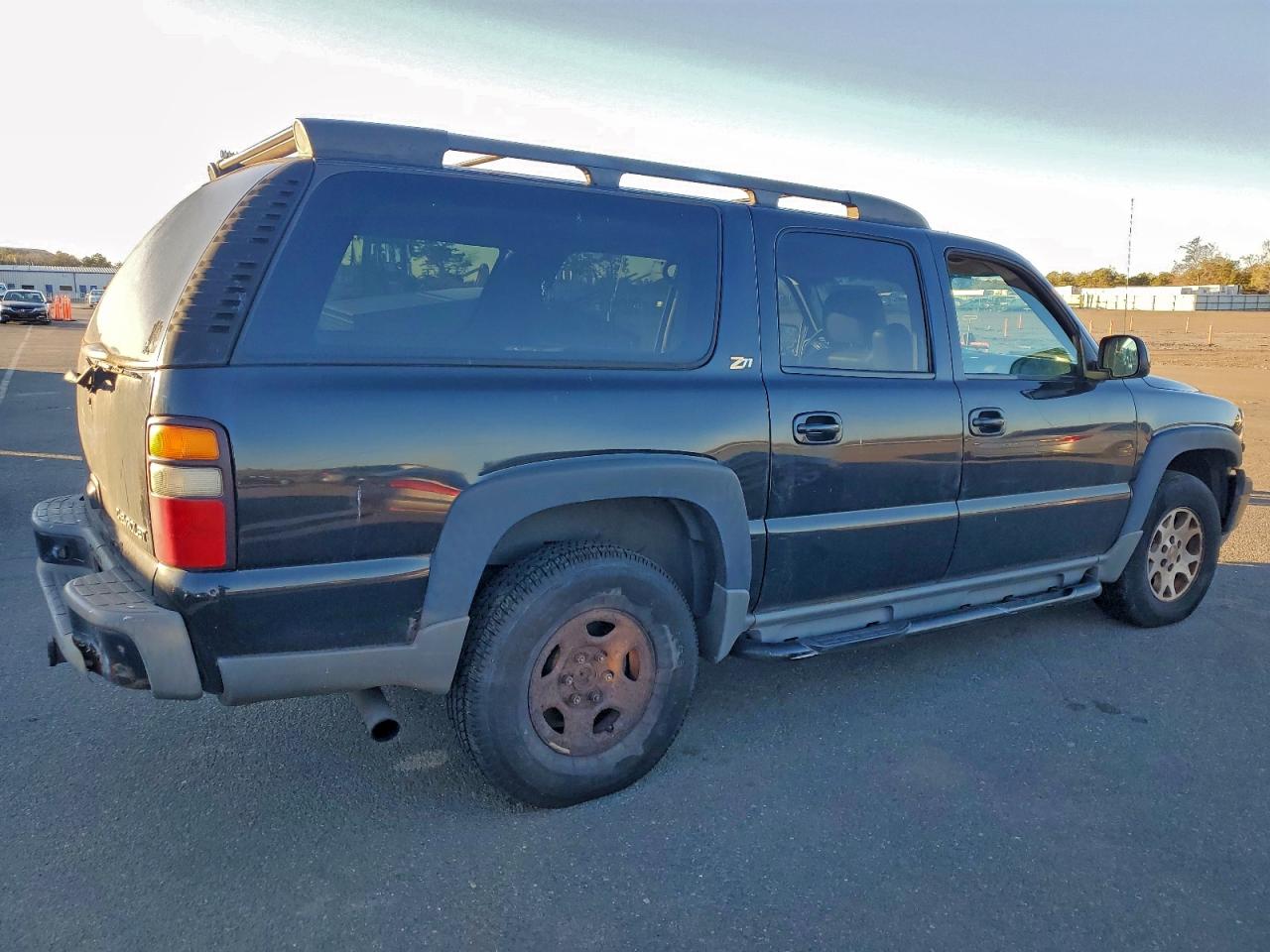 2004 CHEVROLET SUBURBAN K1500 photo 3