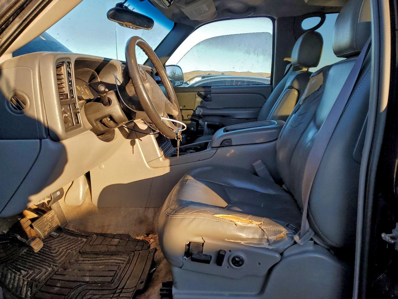 2004 CHEVROLET SUBURBAN K1500 photo 7
