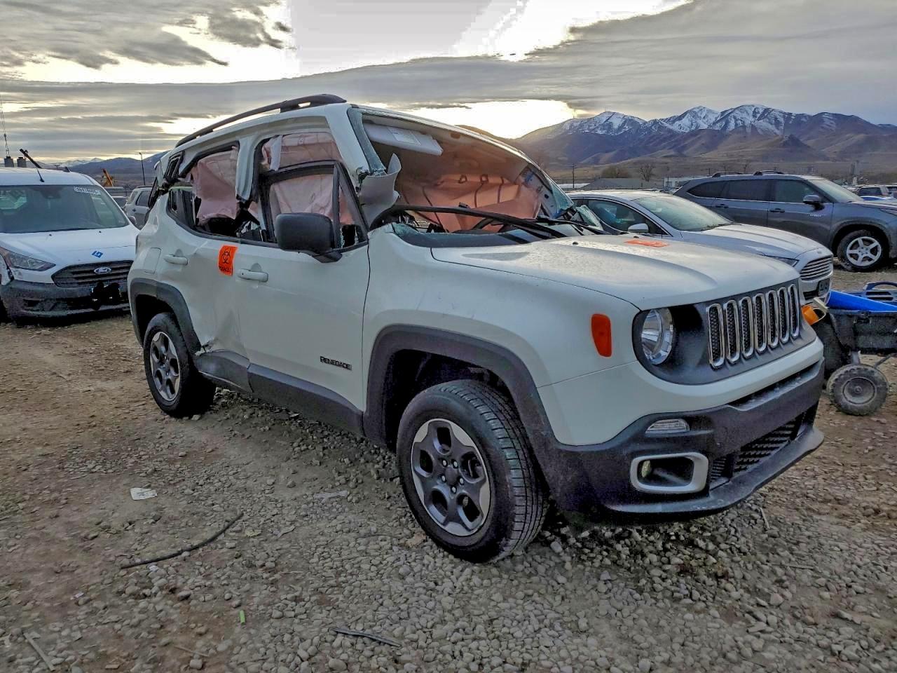 2017 JEEP RENEGADE SPORT photo 4