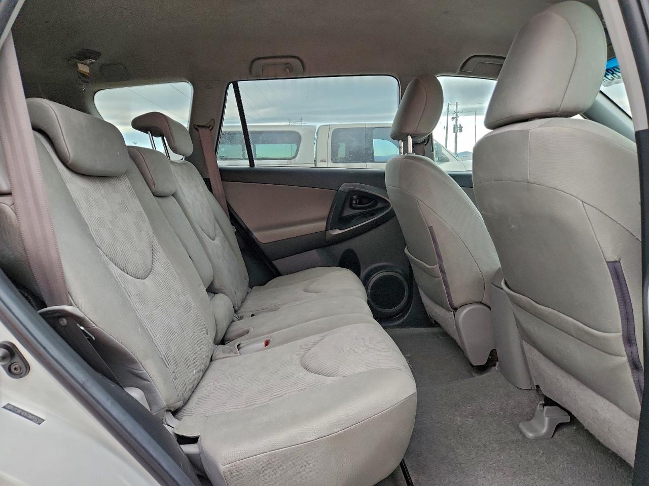 2010 TOYOTA RAV4 photo 11