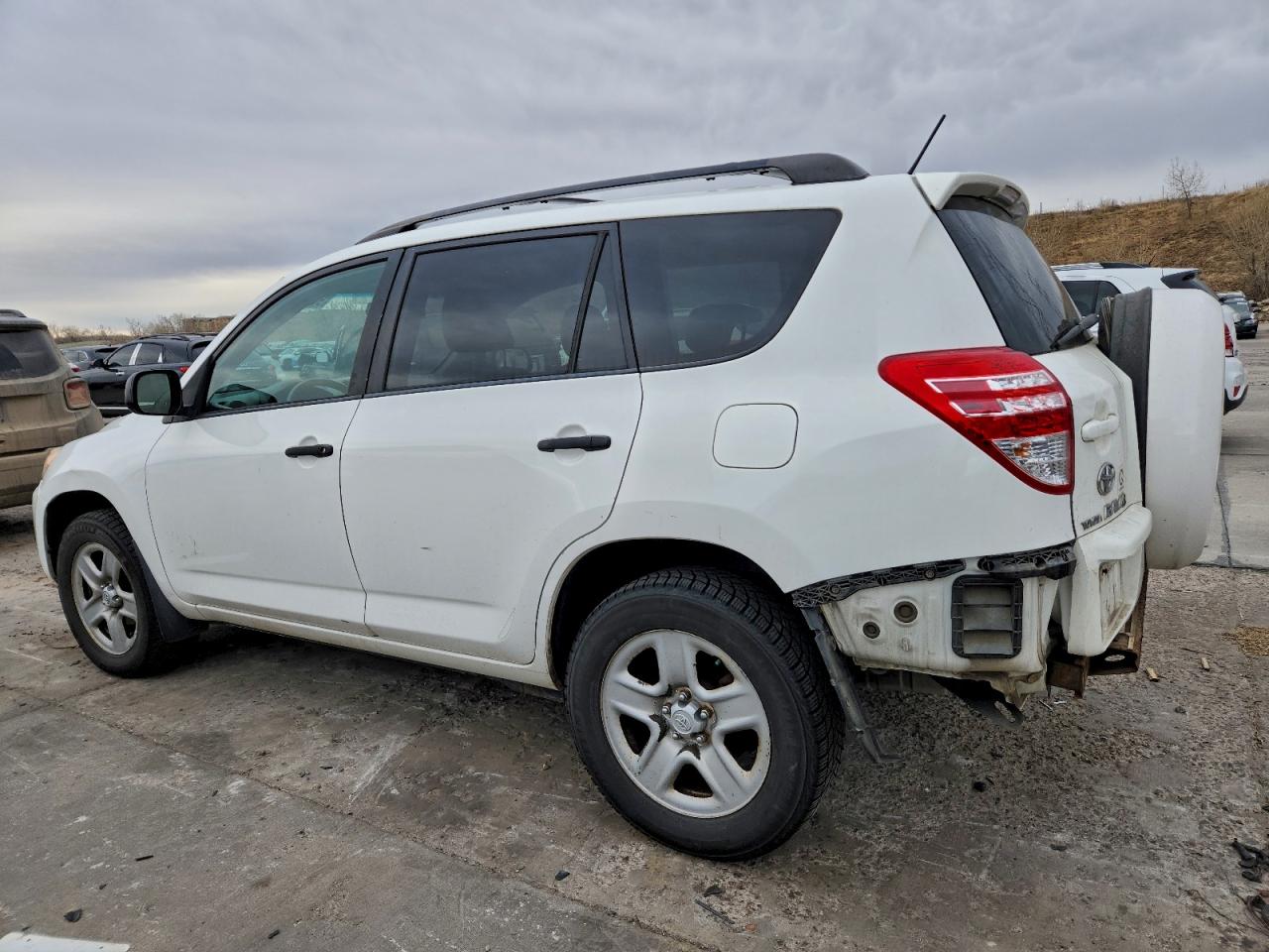 2010 TOYOTA RAV4 photo 2