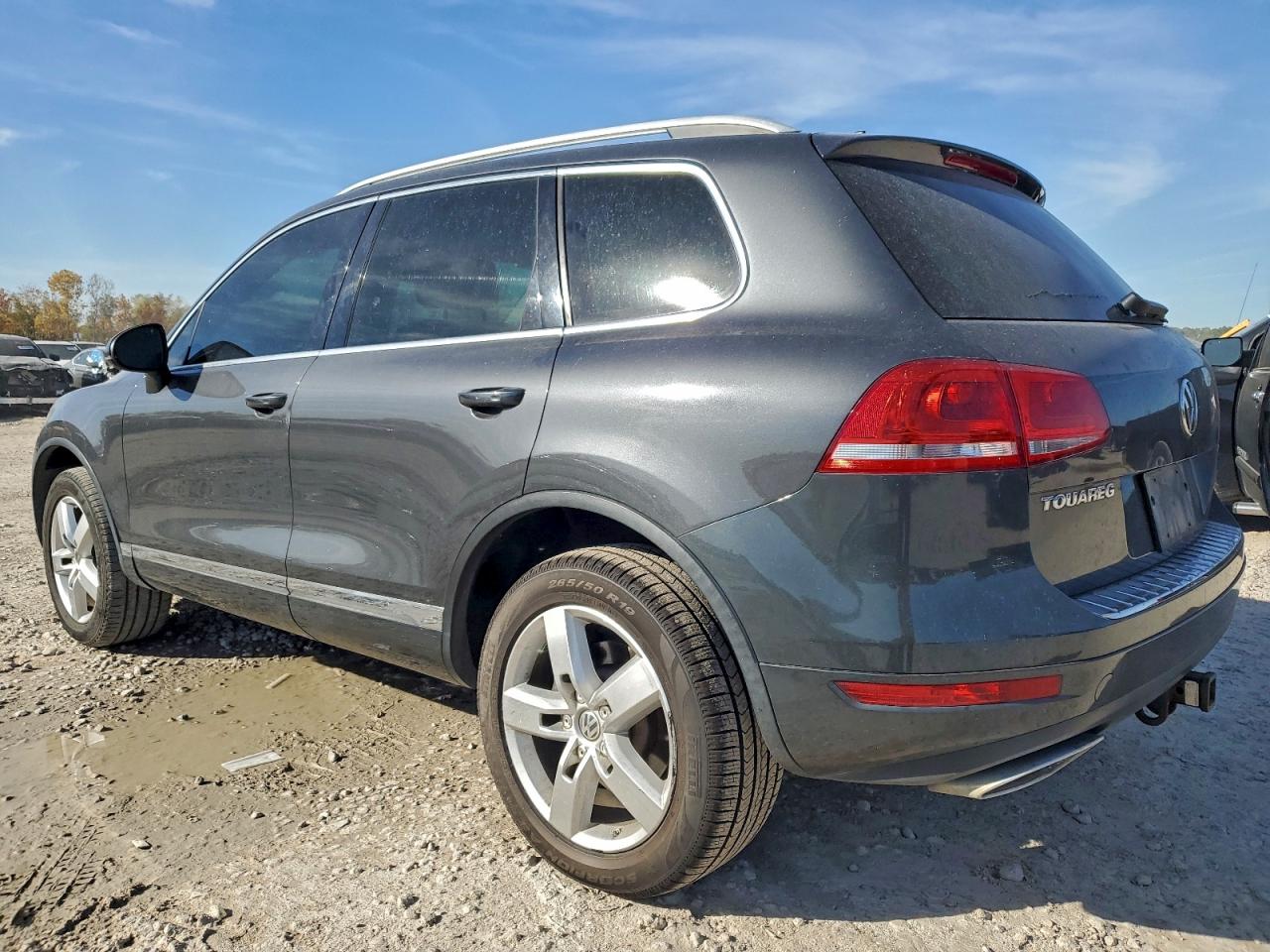 2014 VOLKSWAGEN TOUAREG V6 TDI photo 2