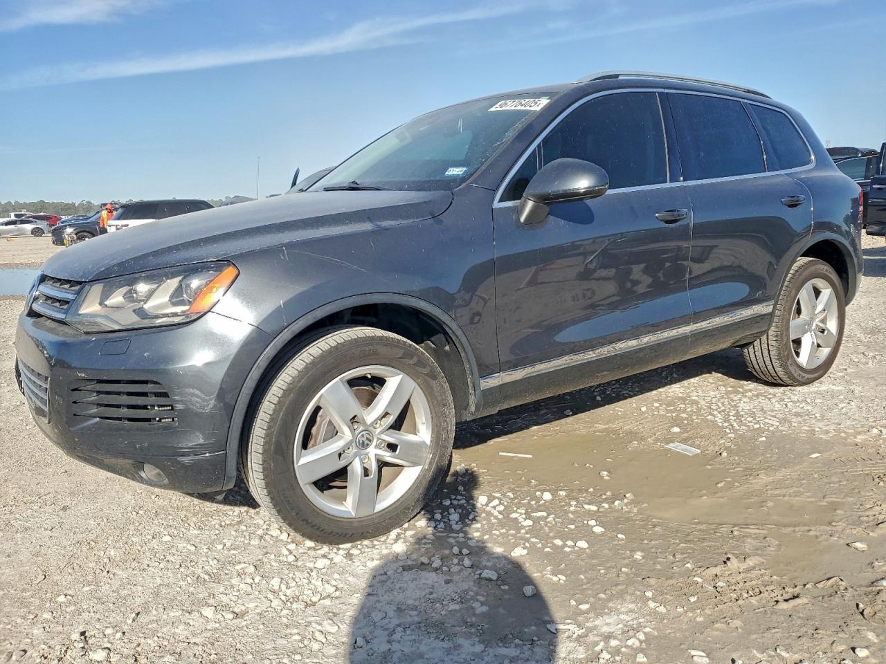 2014 VOLKSWAGEN TOUAREG
