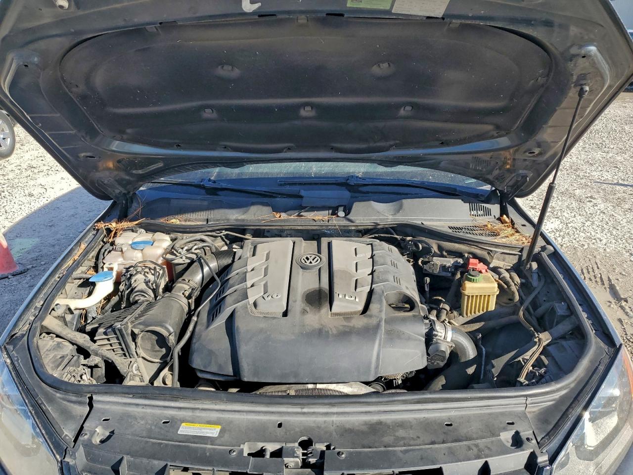 2014 VOLKSWAGEN TOUAREG V6 TDI photo 12