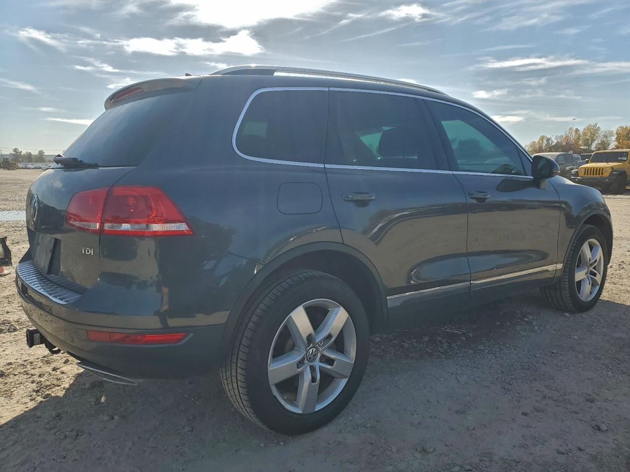 2014 VOLKSWAGEN TOUAREG V6 TDI photo 3