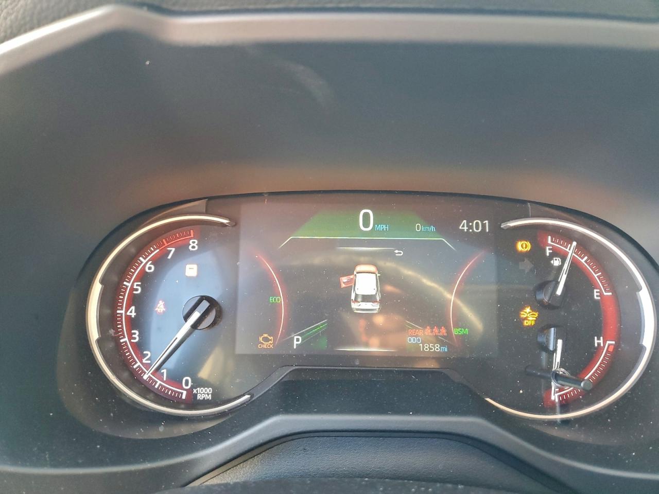 2025 TOYOTA RAV4 XLE photo 9