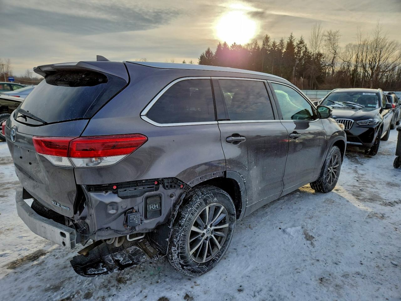 2018 TOYOTA HIGHLANDER SE photo 3