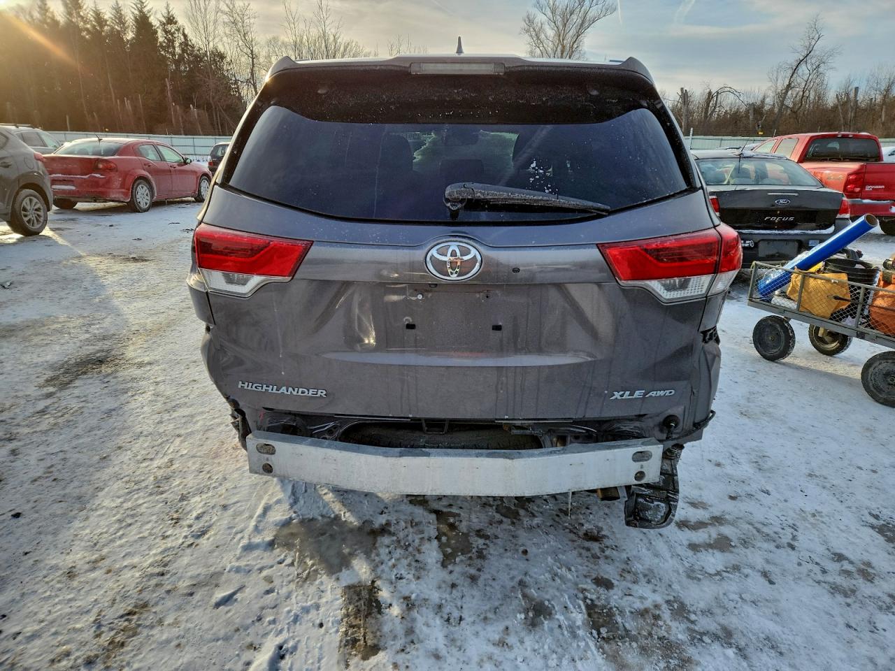2018 TOYOTA HIGHLANDER SE photo 6