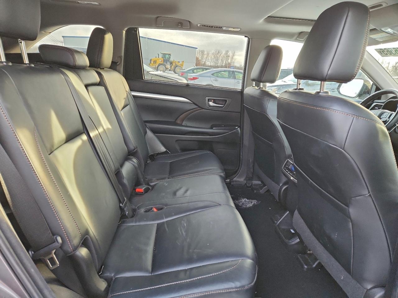 2018 TOYOTA HIGHLANDER SE photo 11