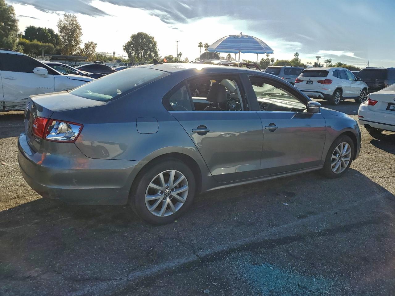 2013 VOLKSWAGEN JETTA SE photo 3