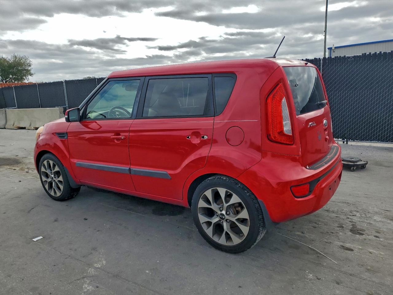 2013 KIA SOUL + photo 2