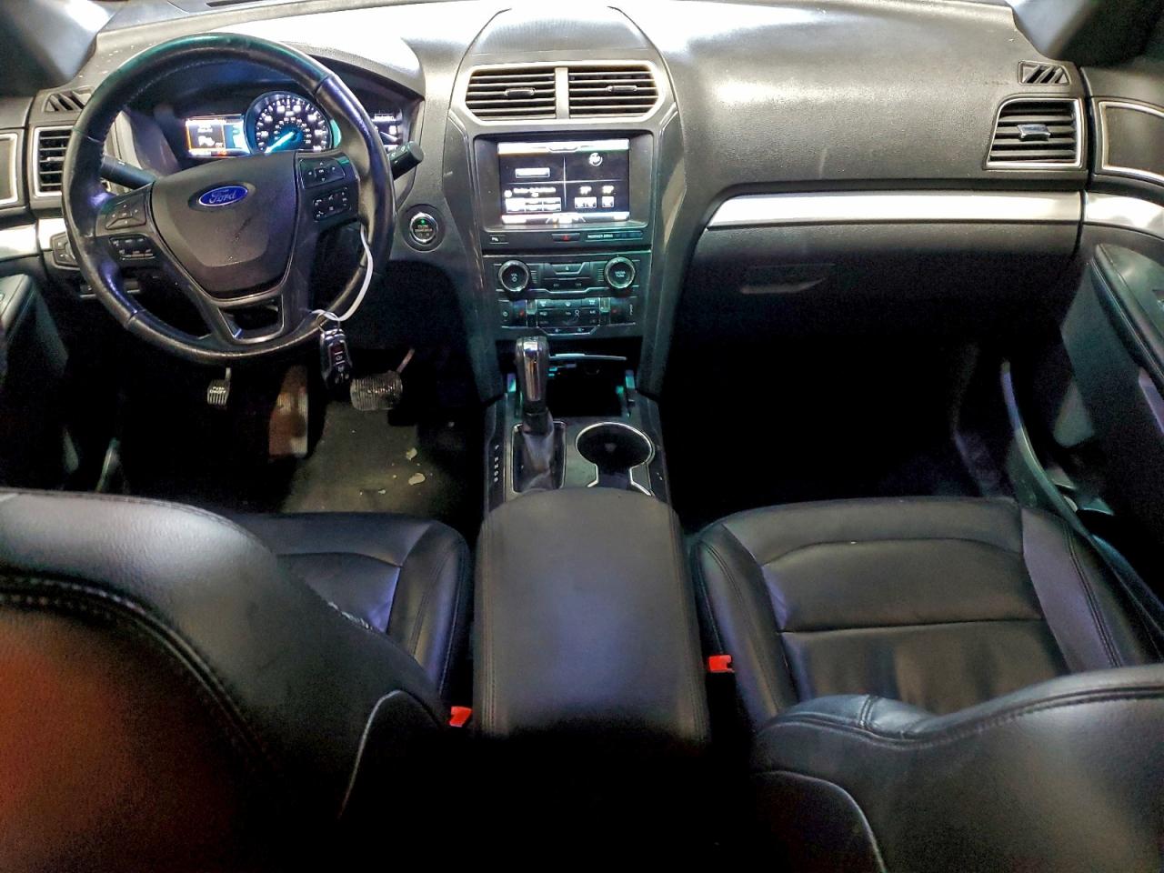 2016 FORD EXPLORER XLT photo 29