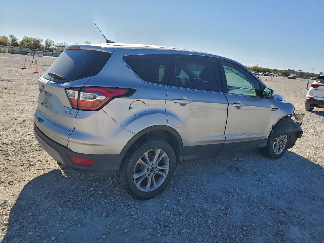 2017 FORD ESCAPE SE photo 3