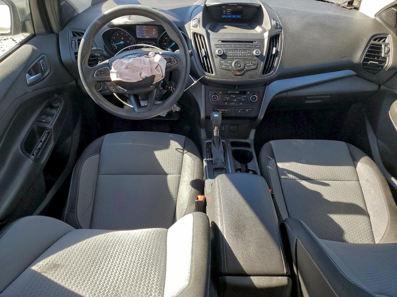 2017 FORD ESCAPE SE photo 8