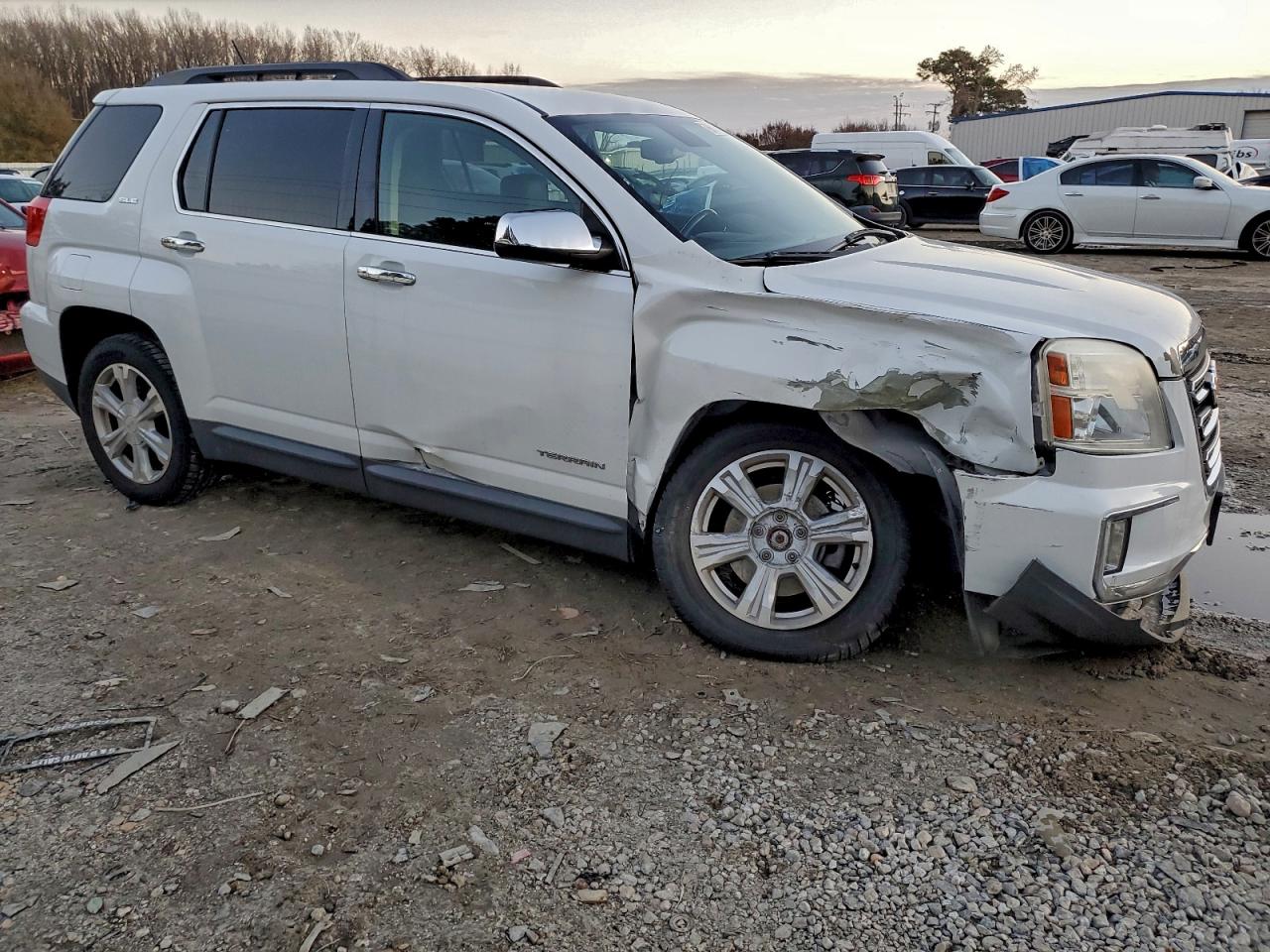 2017 GMC TERRAIN SLE photo 4