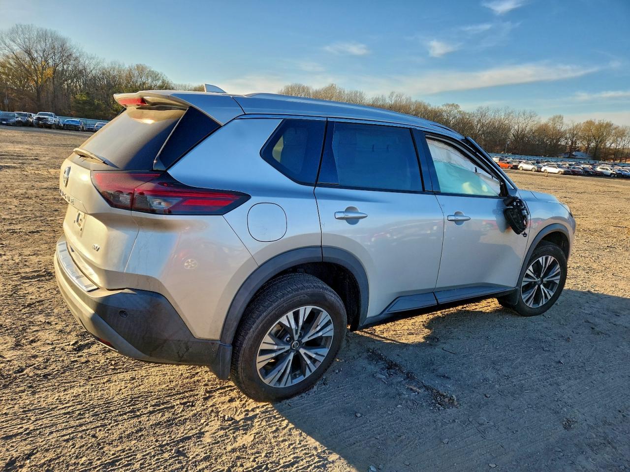 2021 NISSAN ROGUE SV photo 3