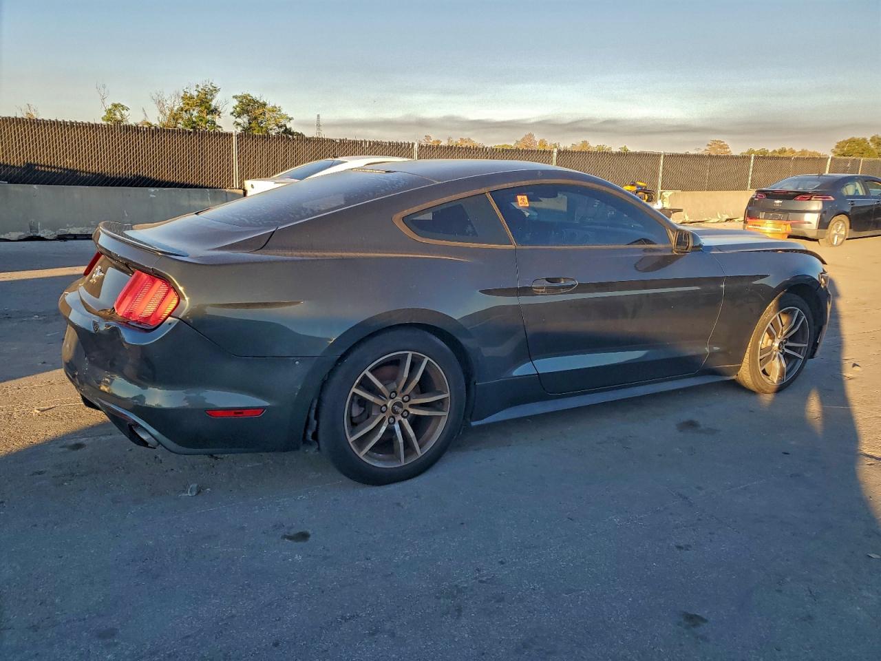 2016 FORD MUSTANG photo 3
