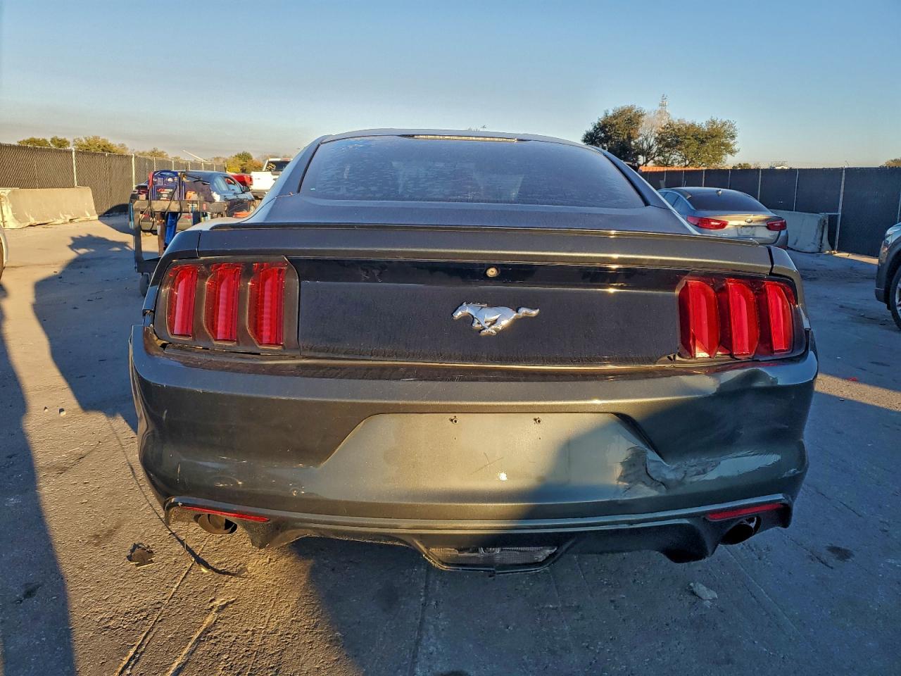 2016 FORD MUSTANG photo 6