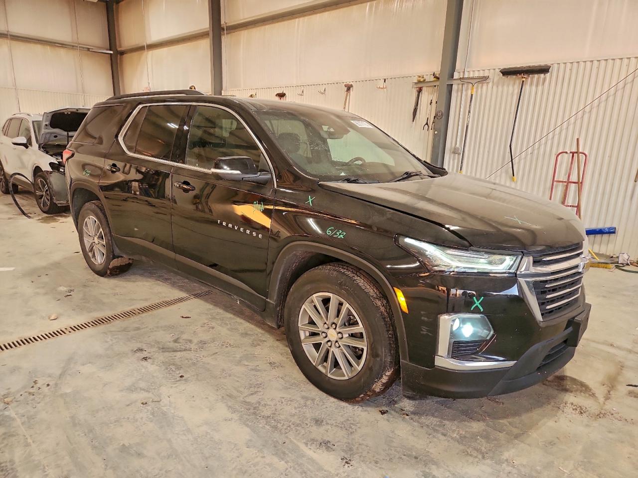 2023 CHEVROLET TRAVERSE LT photo 4