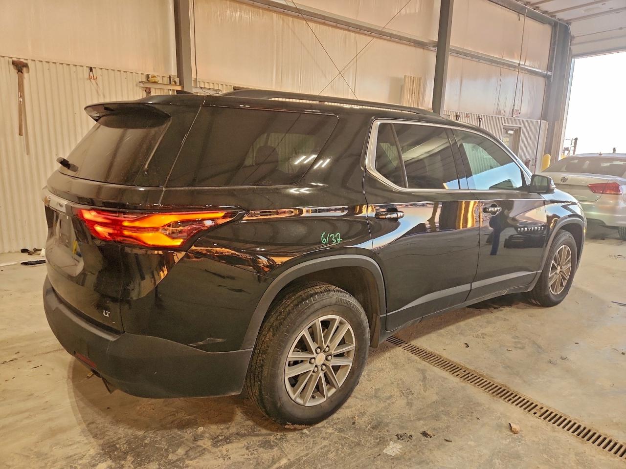 2023 CHEVROLET TRAVERSE LT photo 3