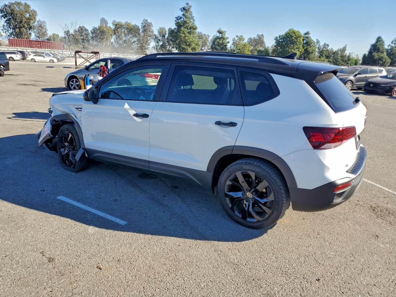 2024 VOLKSWAGEN TAOS SE photo 2
