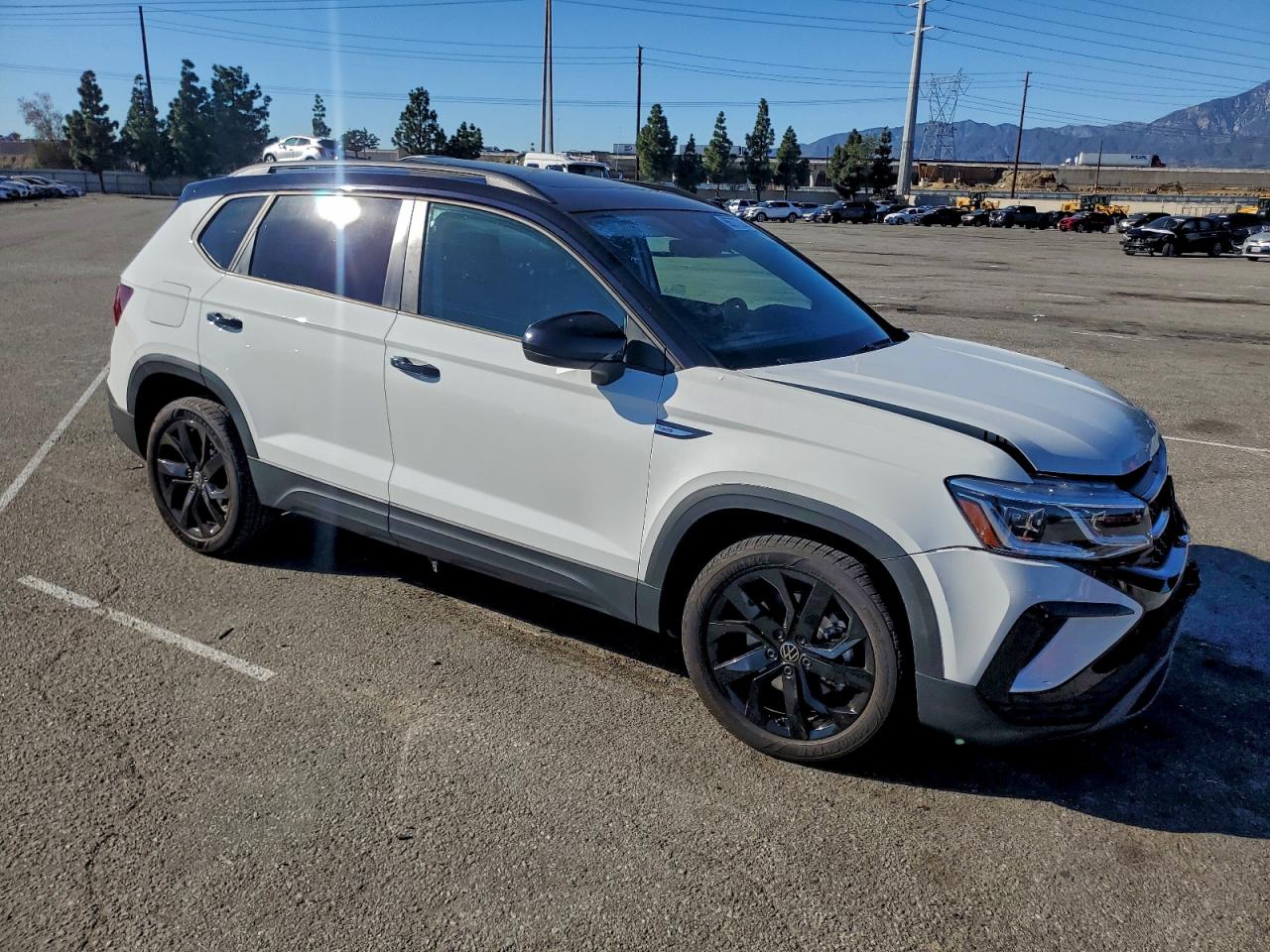 2024 VOLKSWAGEN TAOS SE photo 4
