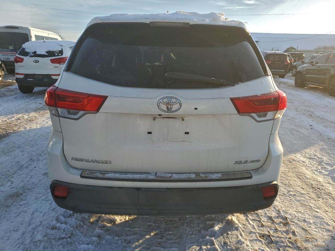 2019 TOYOTA HIGHLANDER SE photo 6