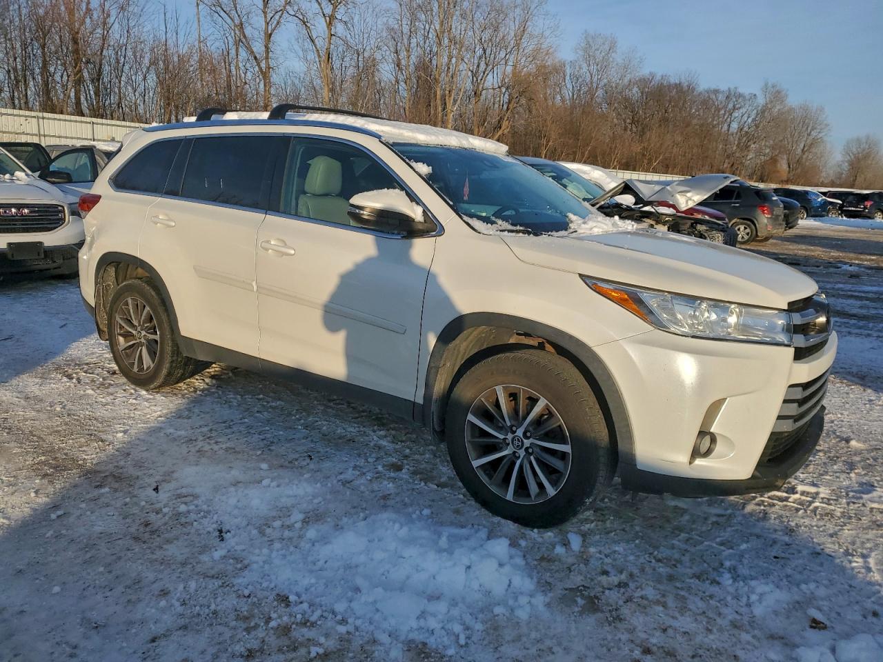 2019 TOYOTA HIGHLANDER SE photo 4