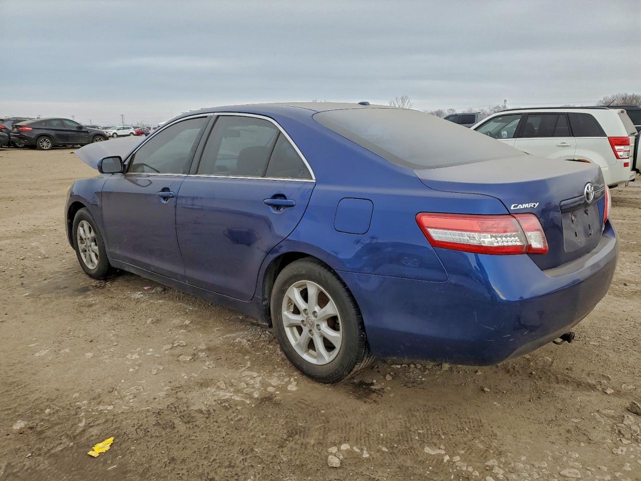 2011 TOYOTA CAMRY BASE photo 4