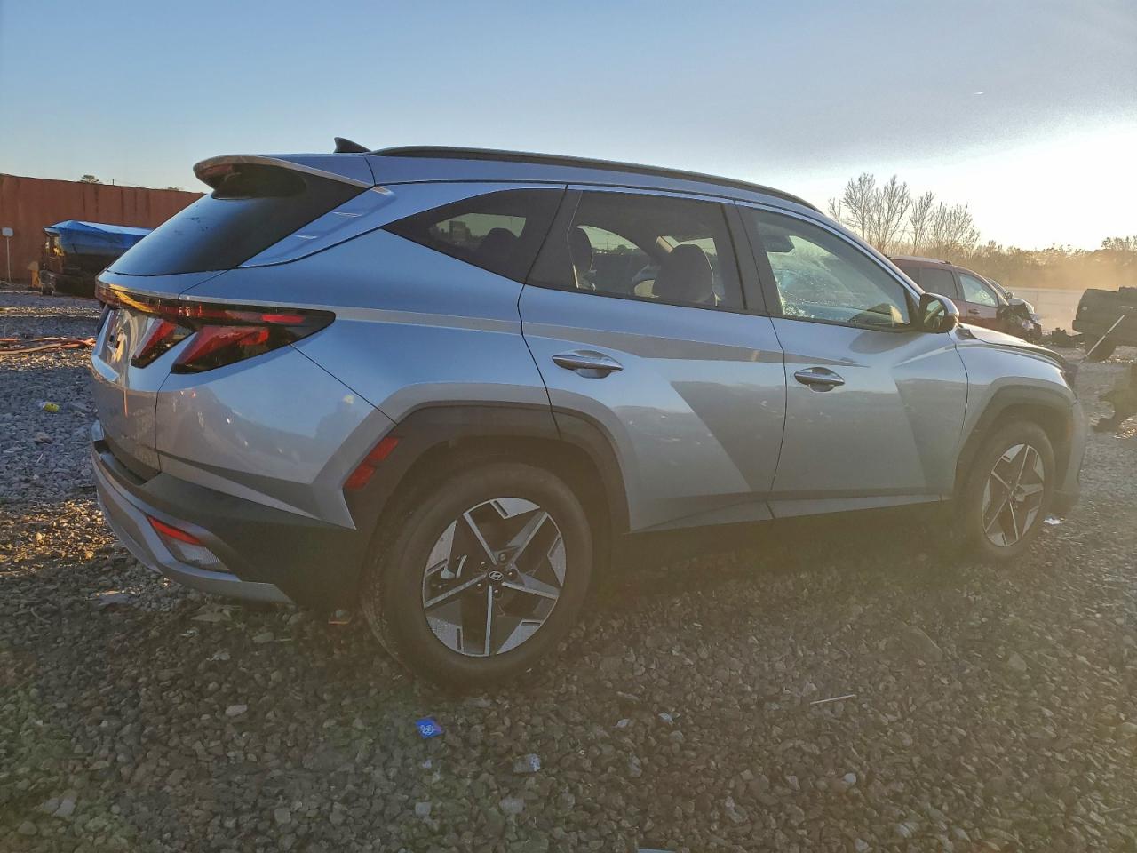 2025 HYUNDAI TUCSON SEL photo 3