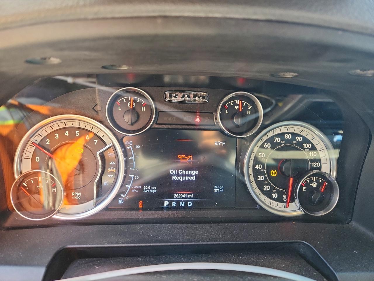 2015 RAM 1500 SLT photo 9