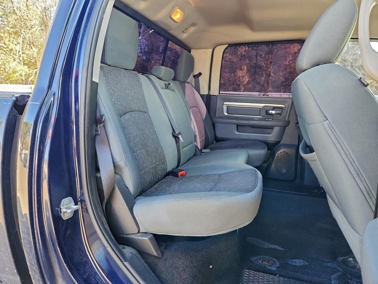 2015 RAM 1500 SLT photo 10