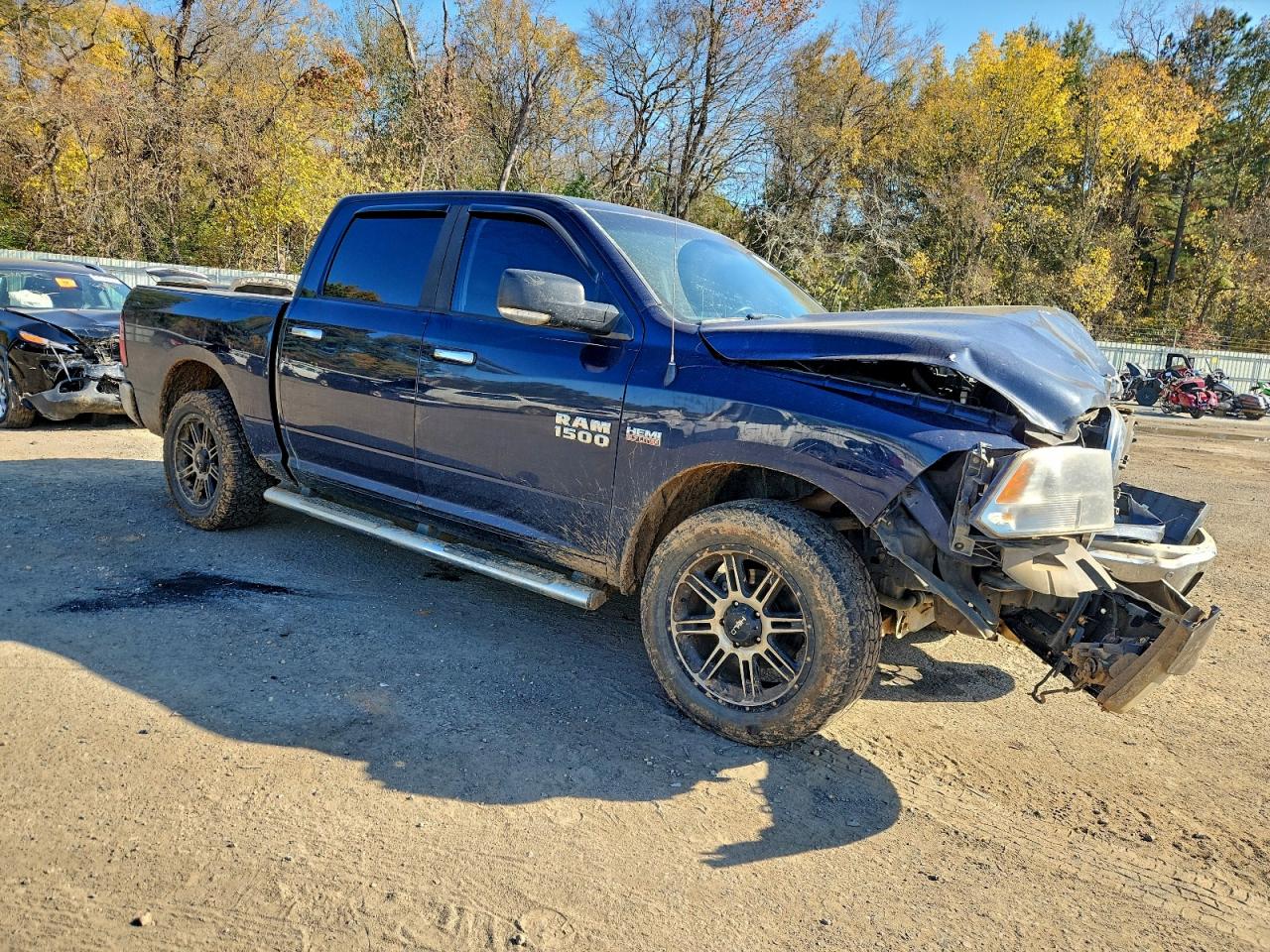 2015 RAM 1500 SLT photo 4