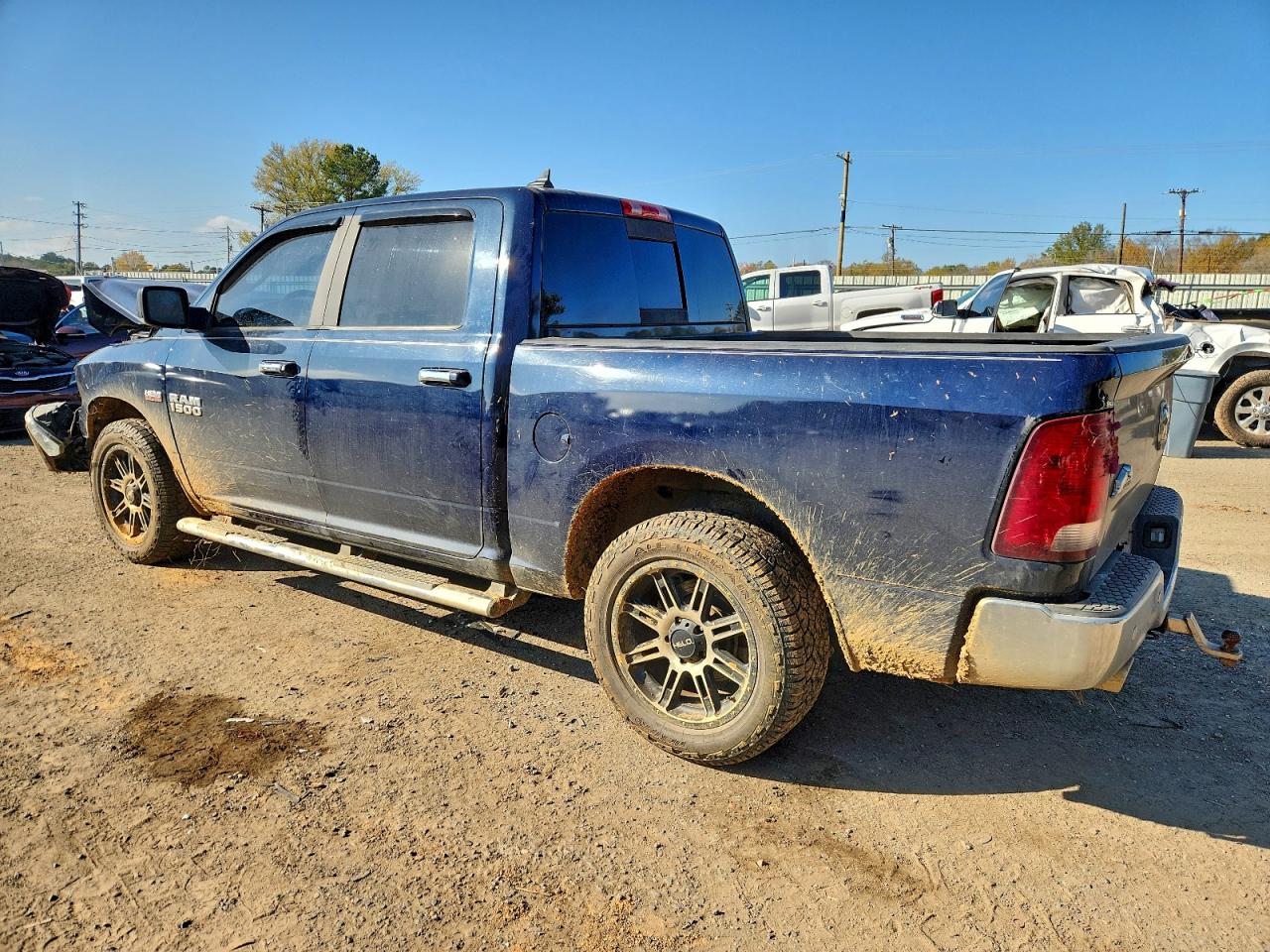 2015 RAM 1500 SLT photo 2