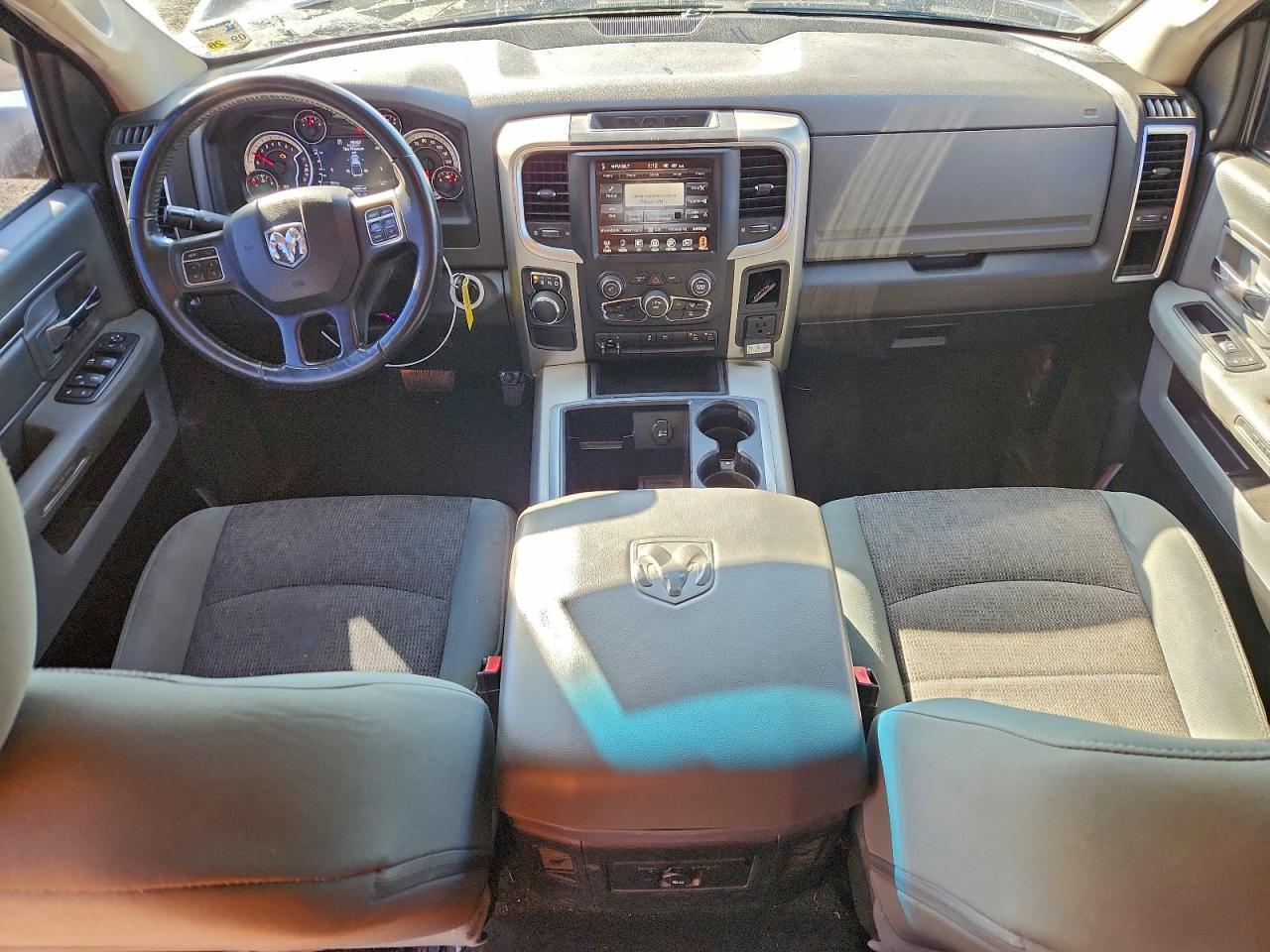 2015 RAM 1500 SLT photo 8