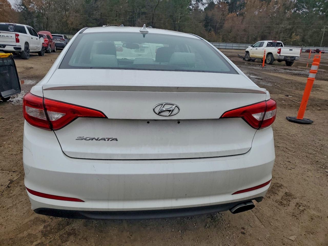 2017 HYUNDAI SONATA SE photo 6