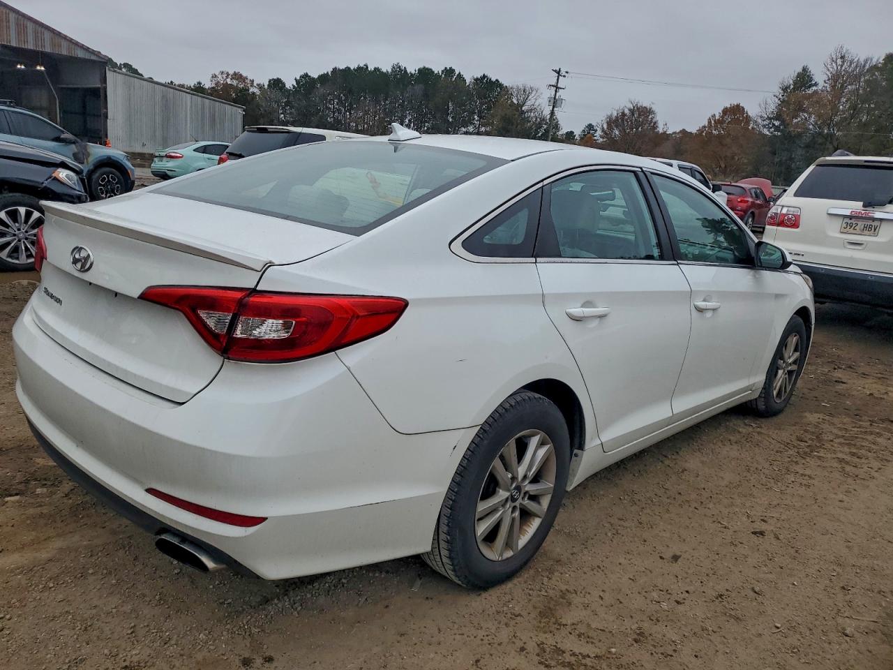 2017 HYUNDAI SONATA SE photo 3