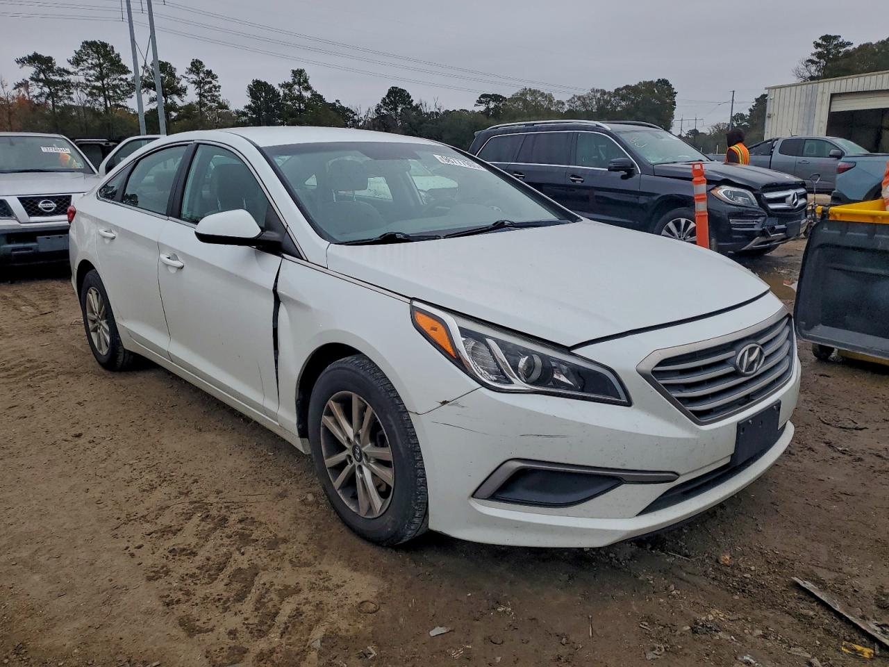 2017 HYUNDAI SONATA SE photo 4