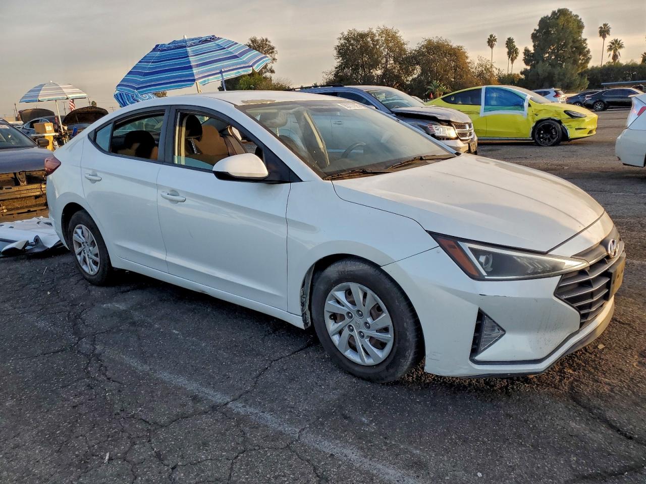 2019 HYUNDAI ELANTRA SE photo 4