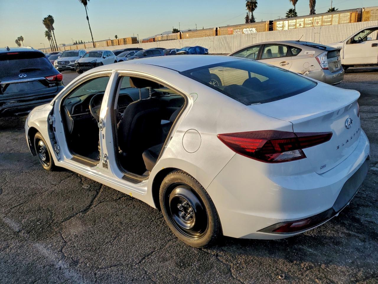 2019 HYUNDAI ELANTRA SE photo 2
