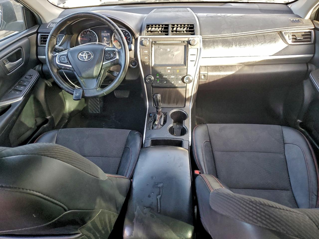 2017 TOYOTA CAMRY LE photo 8