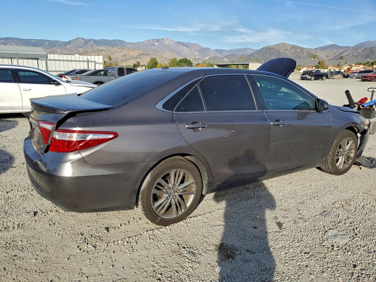 2017 TOYOTA CAMRY LE photo 3
