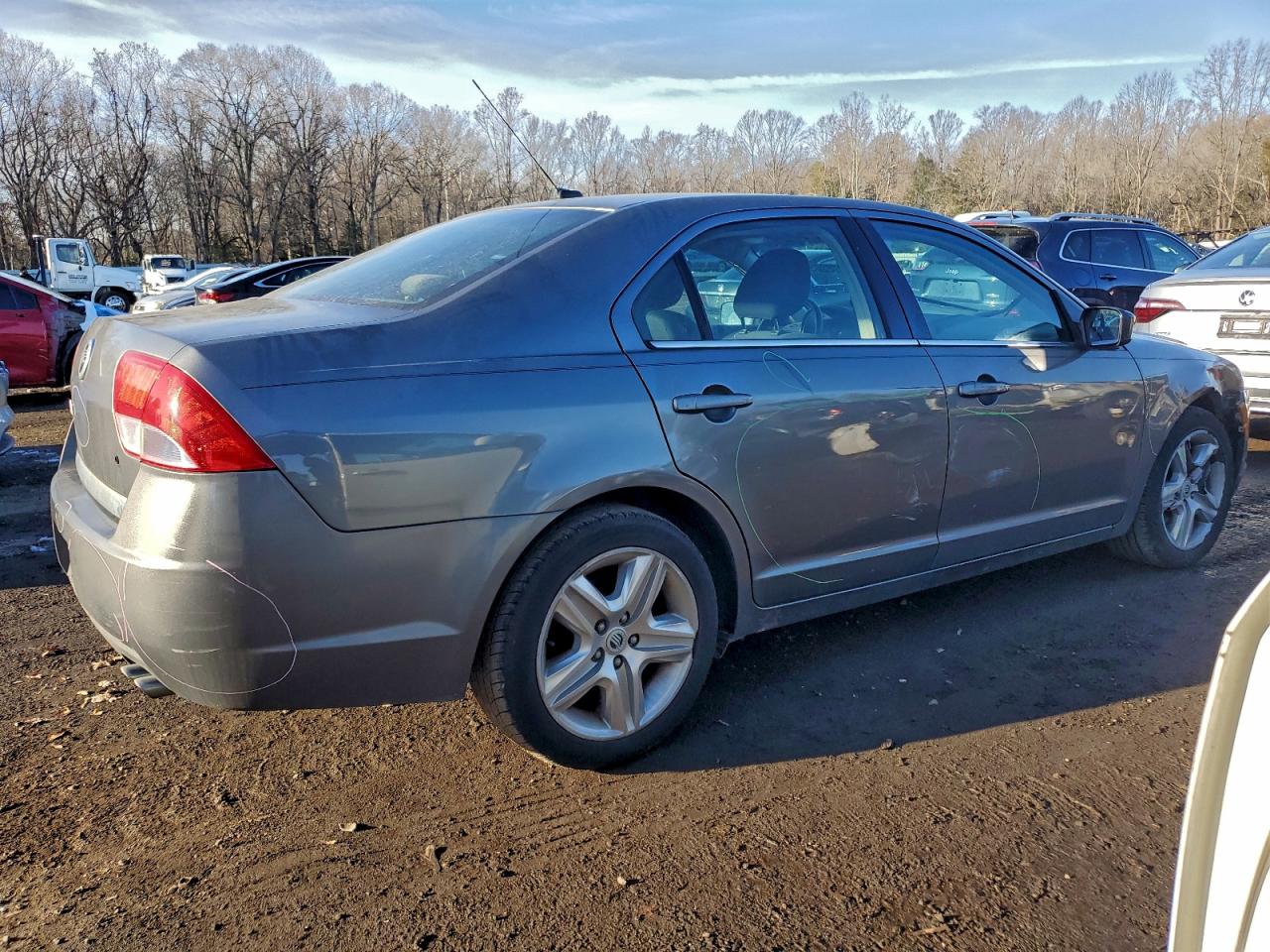 2010 MERCURY MILAN photo 3