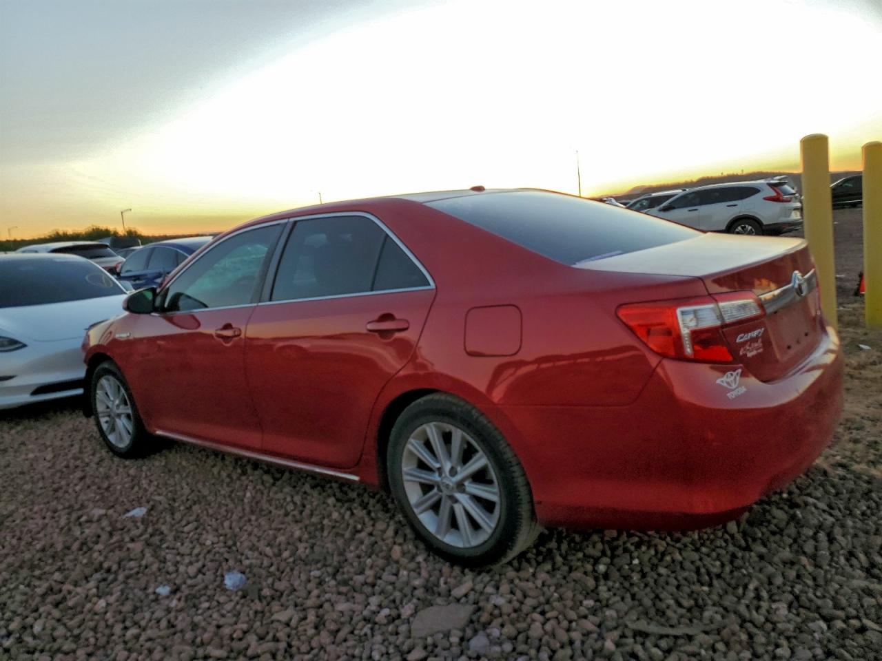 2013 TOYOTA CAMRY HYBRID photo 2