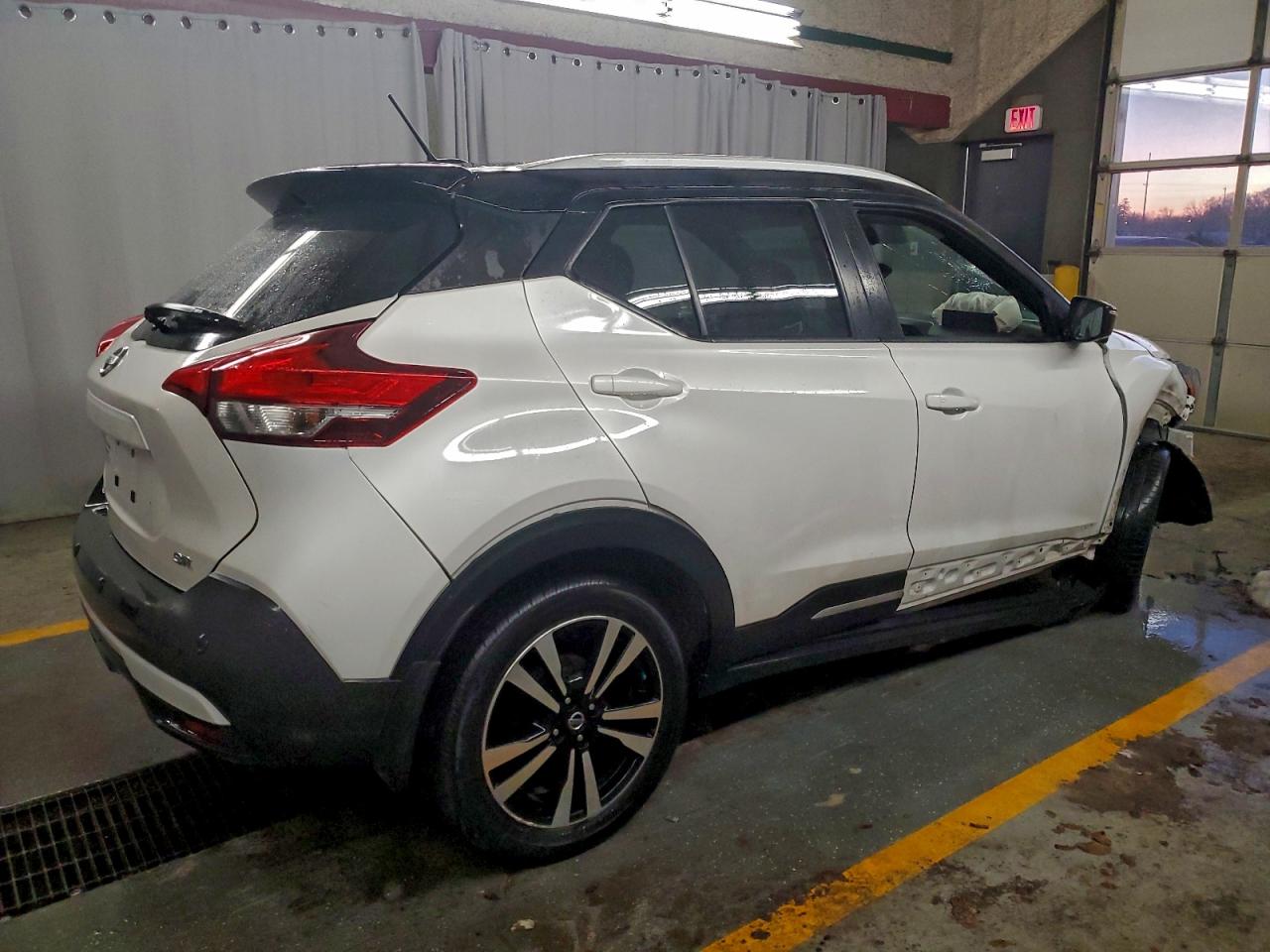 2020 NISSAN KICKS SR photo 3